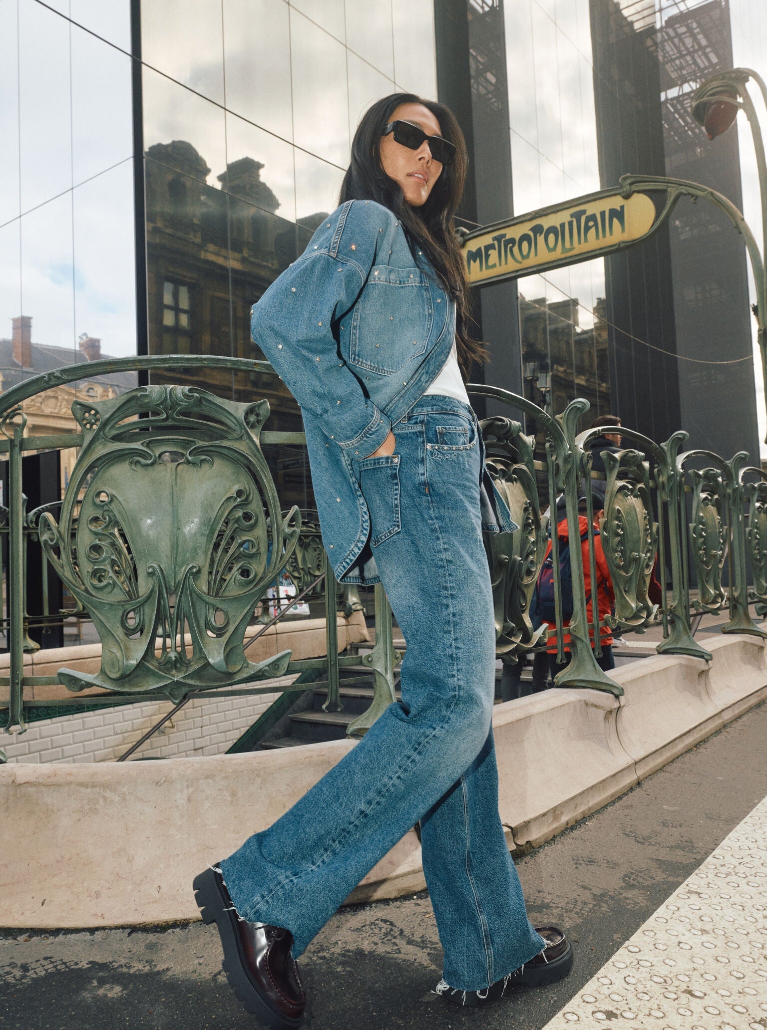 Modelshot / Mid Blue / Detail